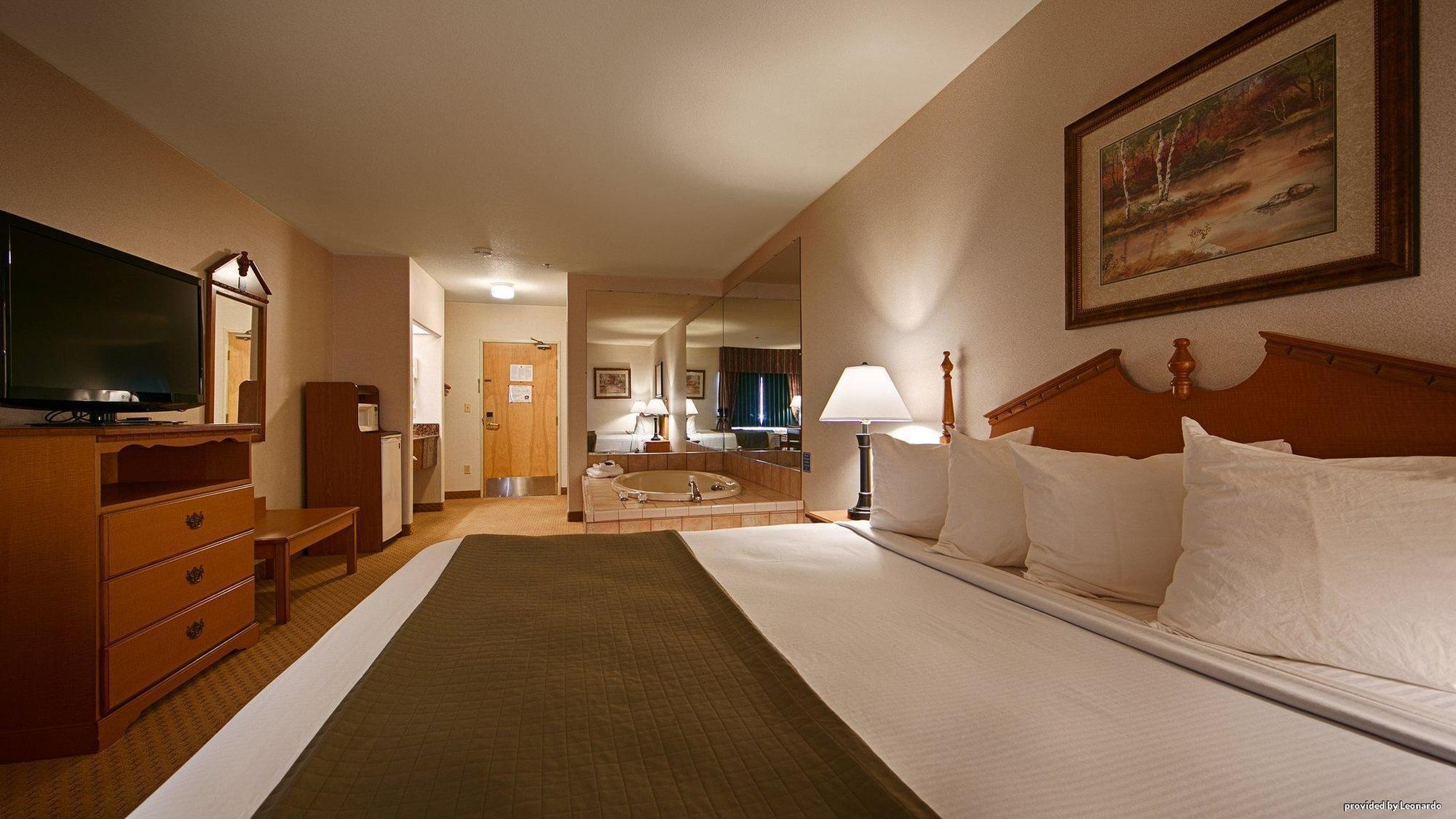 Best Western Dallas Inn & Suites Exterior photo